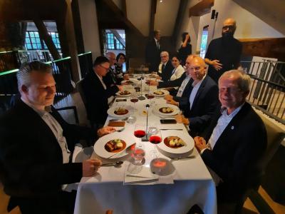 Una maravillosa velada con una excepcional cena de gala en Prag